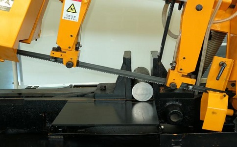 三穗数控带锯床自动送料精度会出现偏差吗？